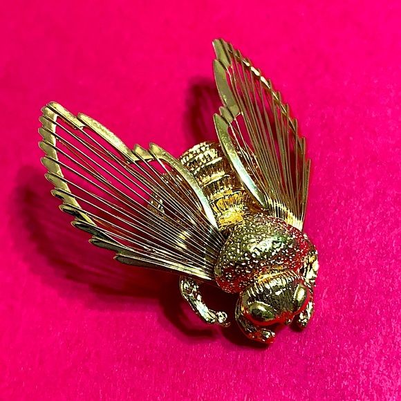 Monet Jewelry - 🖤VTG💕MONET Cicada design brooch